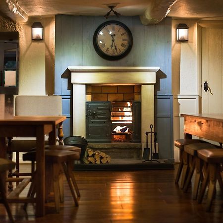 מלון Claughton The Fenwick Steak & Seafood Pub מראה חיצוני תמונה