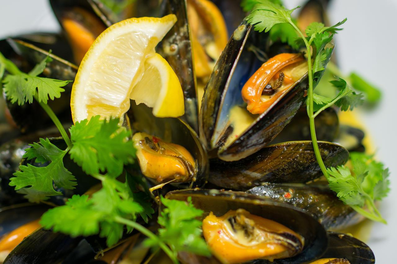 מלון Claughton The Fenwick Steak & Seafood Pub מראה חיצוני תמונה